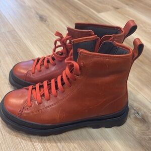 Camper Brutus
Red leather lace-up boots for women